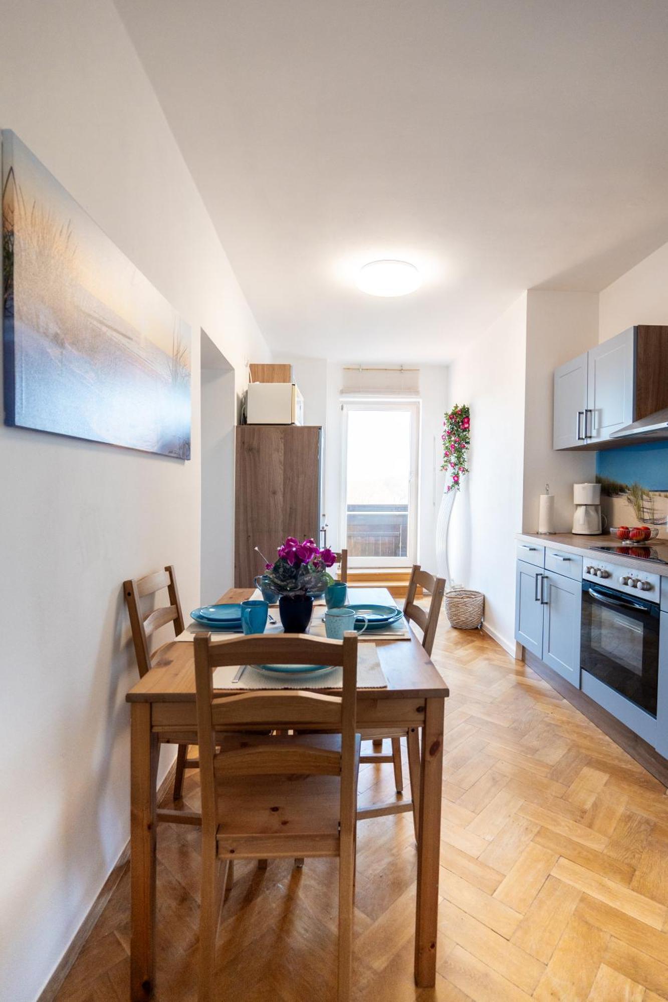 Doppelhaus- Villa Leipzig Schleussig , Moderner Altbau Apartment Dachetage Mit 2 Schlafzimmern Und Separatem Zusatzzimmer , Parkplatz - Balkon - Kamin - Eicheparkett - Arbeitsplatz Extérieur photo