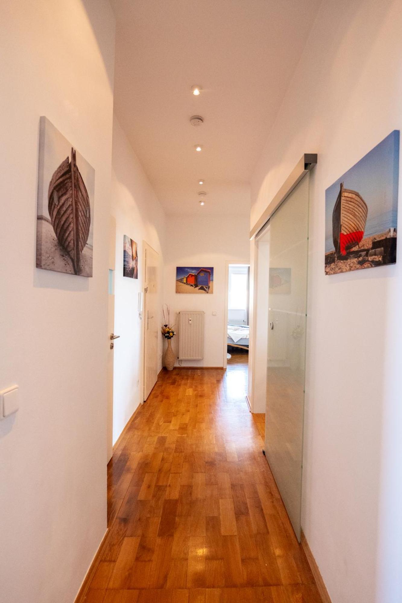 Doppelhaus- Villa Leipzig Schleussig , Moderner Altbau Apartment Dachetage Mit 2 Schlafzimmern Und Separatem Zusatzzimmer , Parkplatz - Balkon - Kamin - Eicheparkett - Arbeitsplatz Extérieur photo