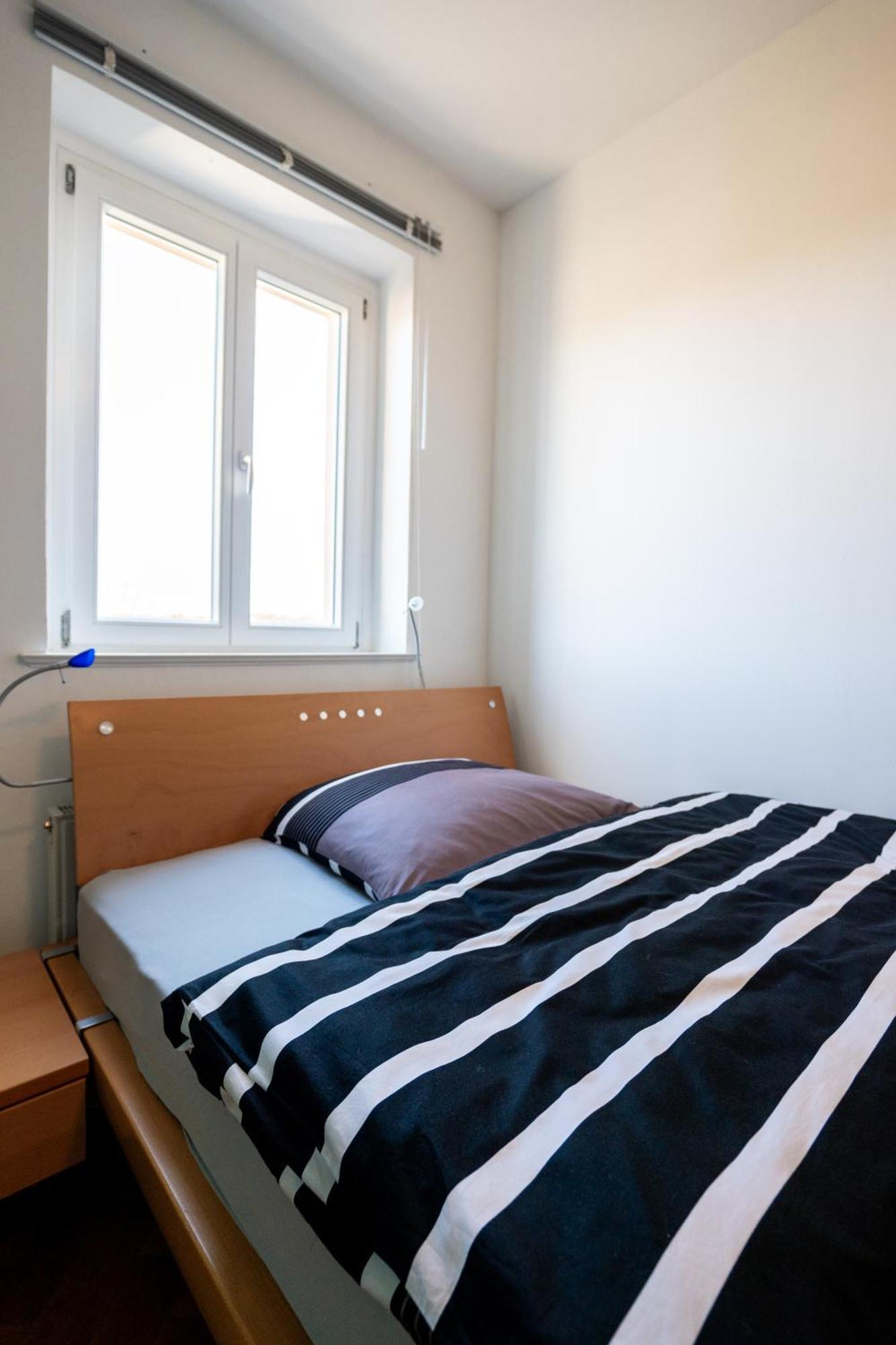 Doppelhaus- Villa Leipzig Schleussig , Moderner Altbau Apartment Dachetage Mit 2 Schlafzimmern Und Separatem Zusatzzimmer , Parkplatz - Balkon - Kamin - Eicheparkett - Arbeitsplatz Extérieur photo