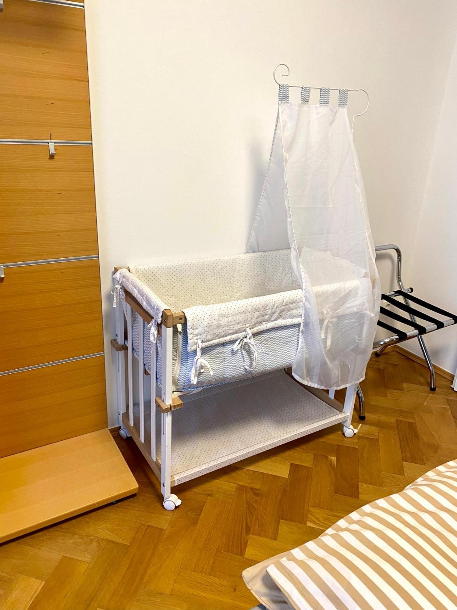 Doppelhaus- Villa Leipzig Schleussig , Moderner Altbau Apartment Dachetage Mit 2 Schlafzimmern Und Separatem Zusatzzimmer , Parkplatz - Balkon - Kamin - Eicheparkett - Arbeitsplatz Extérieur photo